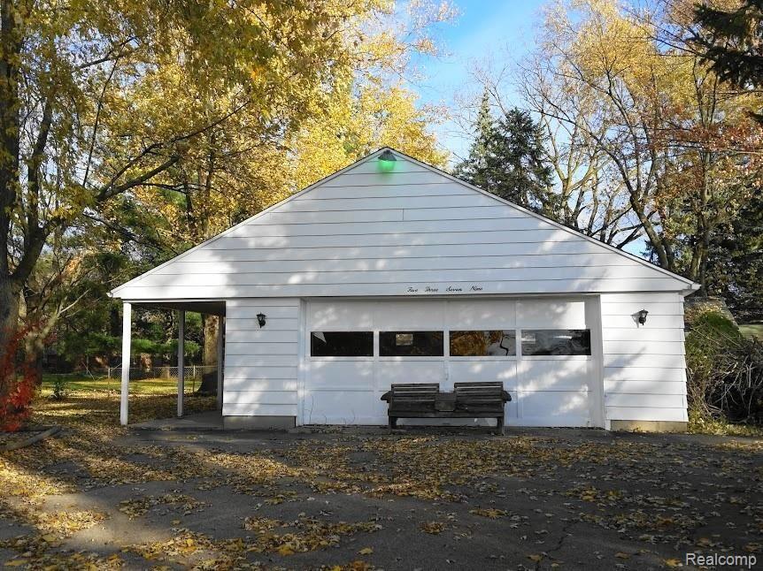 5379 Fenton Road Flint, MI 48507 - Photo 3 of 44 3 Garage.jpg