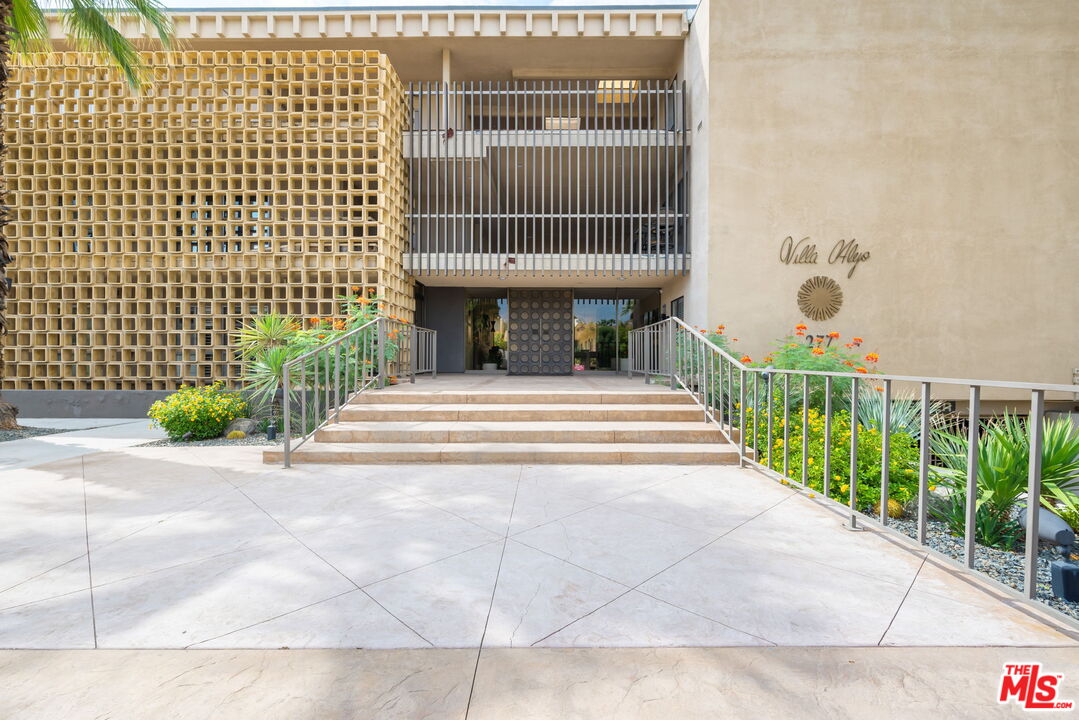 277 East Alejo Road, Unit 219 Palm Springs, CA 92262 - Photo 6 of 26