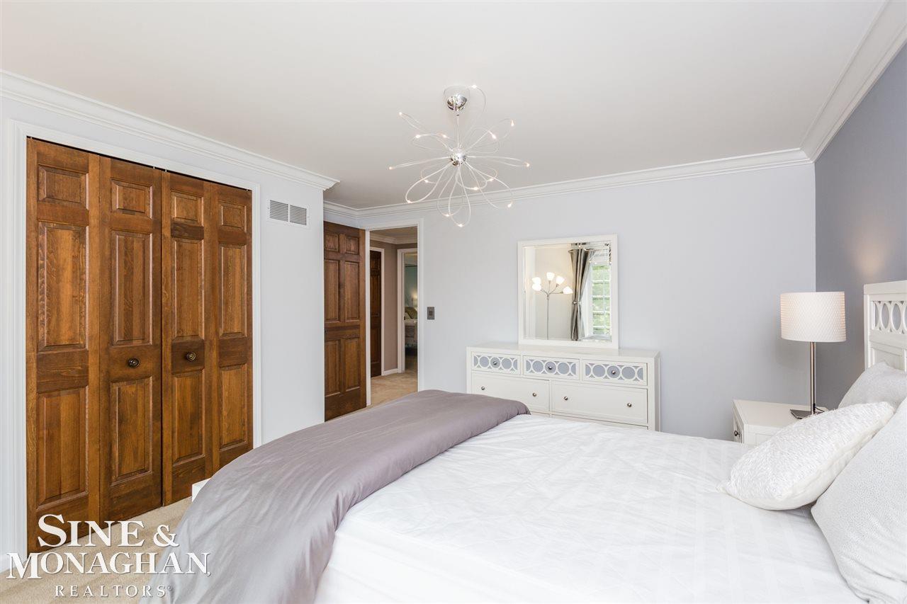 422 Lake Forest Road Rochester Hills, MI 48309 - Photo 24 of 59