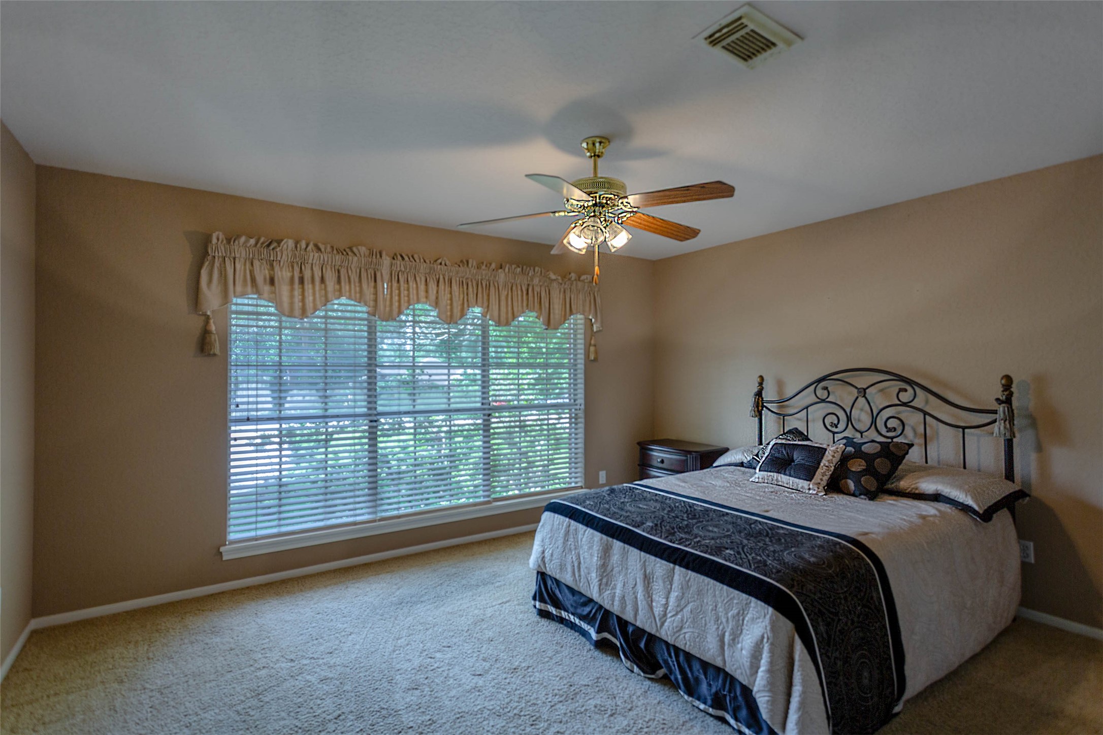 217 Tupelo Lane Conroe, TX 77304 - Photo 15 of 26 Second Bedroom