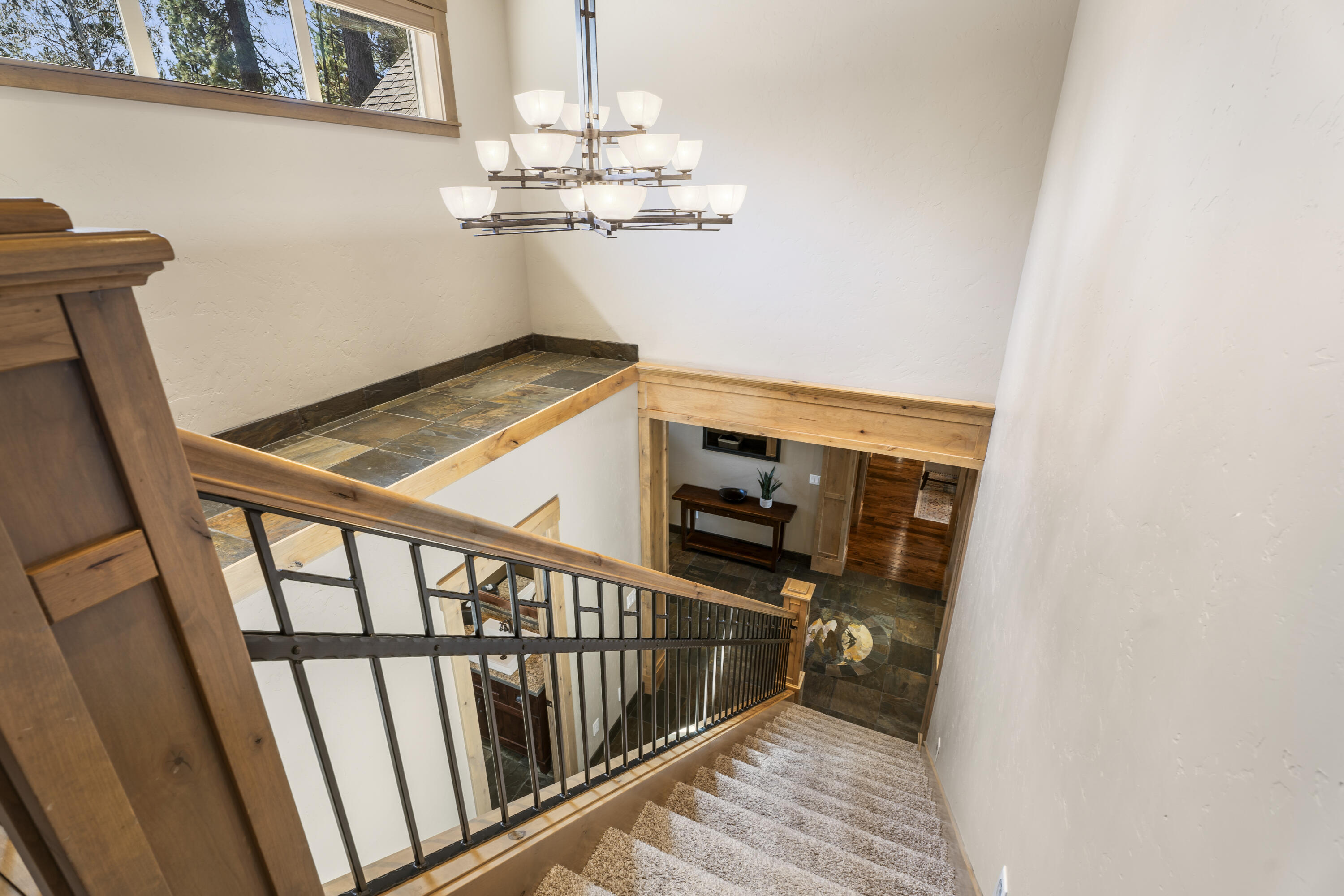 56431 Fireglass Loop, Unit 191 Bend, OR 97707 - Photo 28 of 50 Upstairs Hallway