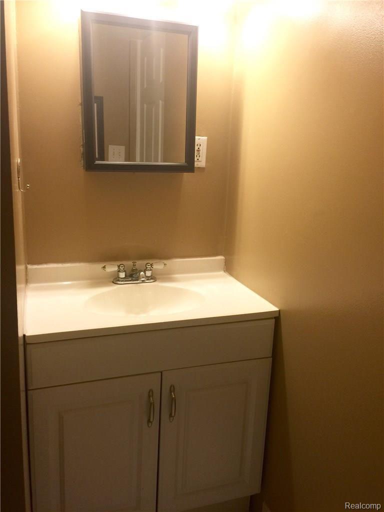 3255 South Adams Road Rochester, MI 48309 - Photo 16 of 34 image.jpg