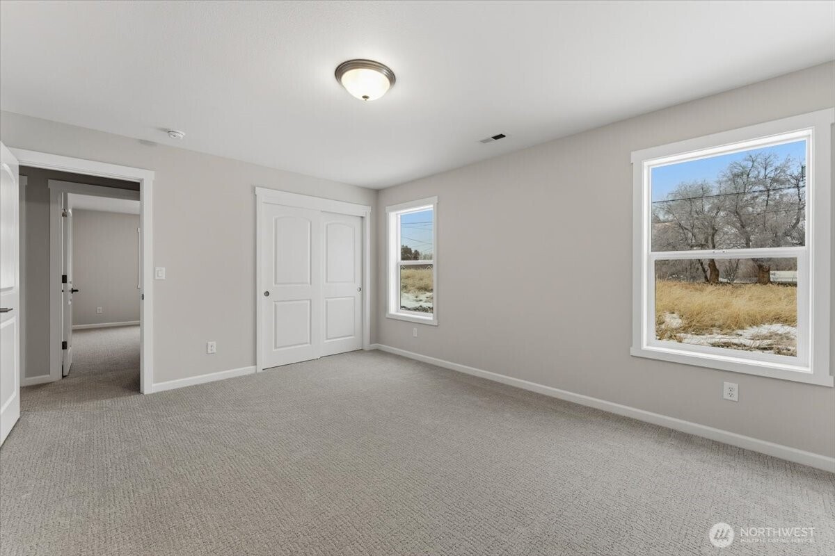 36 Simpson Street Mansfield, WA 98830 - Photo 12 of 28 an empty room with windows and closet