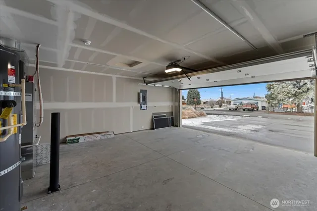 a view of backyard of the house