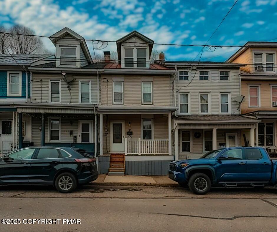 a car parked in front of a building