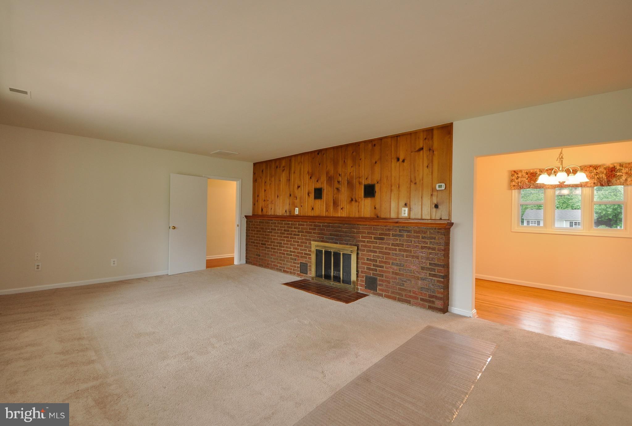 8812 Sudley Road Manassas, VA 20110 - Photo 4 of 30 living room