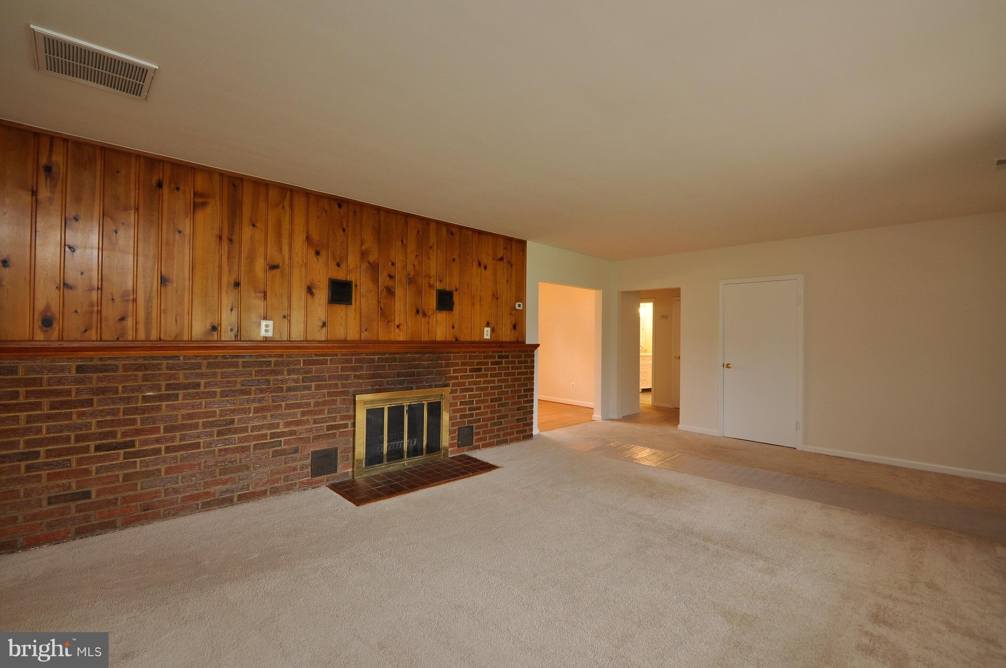 8812 Sudley Road Manassas, VA 20110 - Photo 5 of 30 Family room