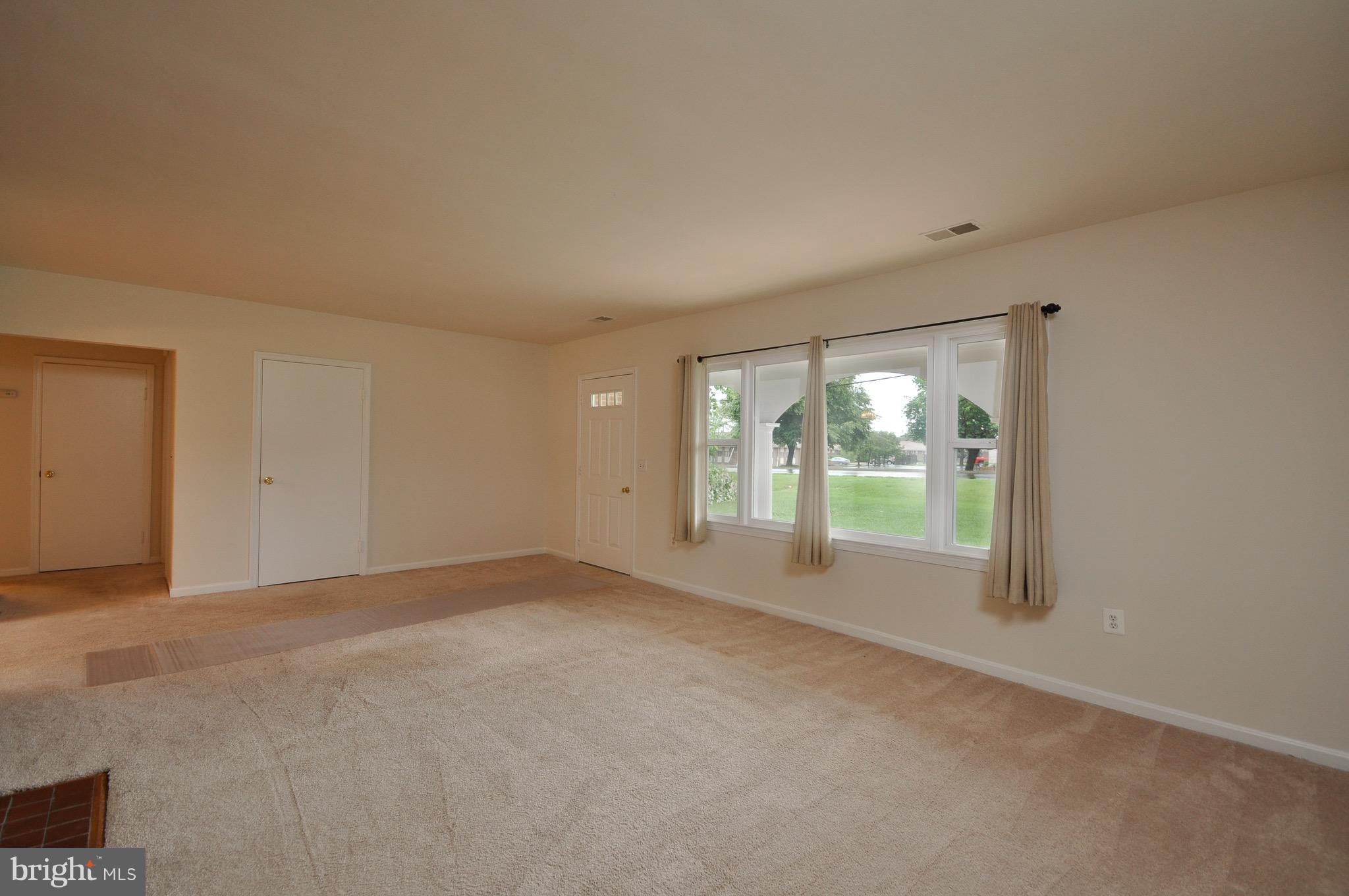 8812 Sudley Road Manassas, VA 20110 - Photo 6 of 30 Living Room