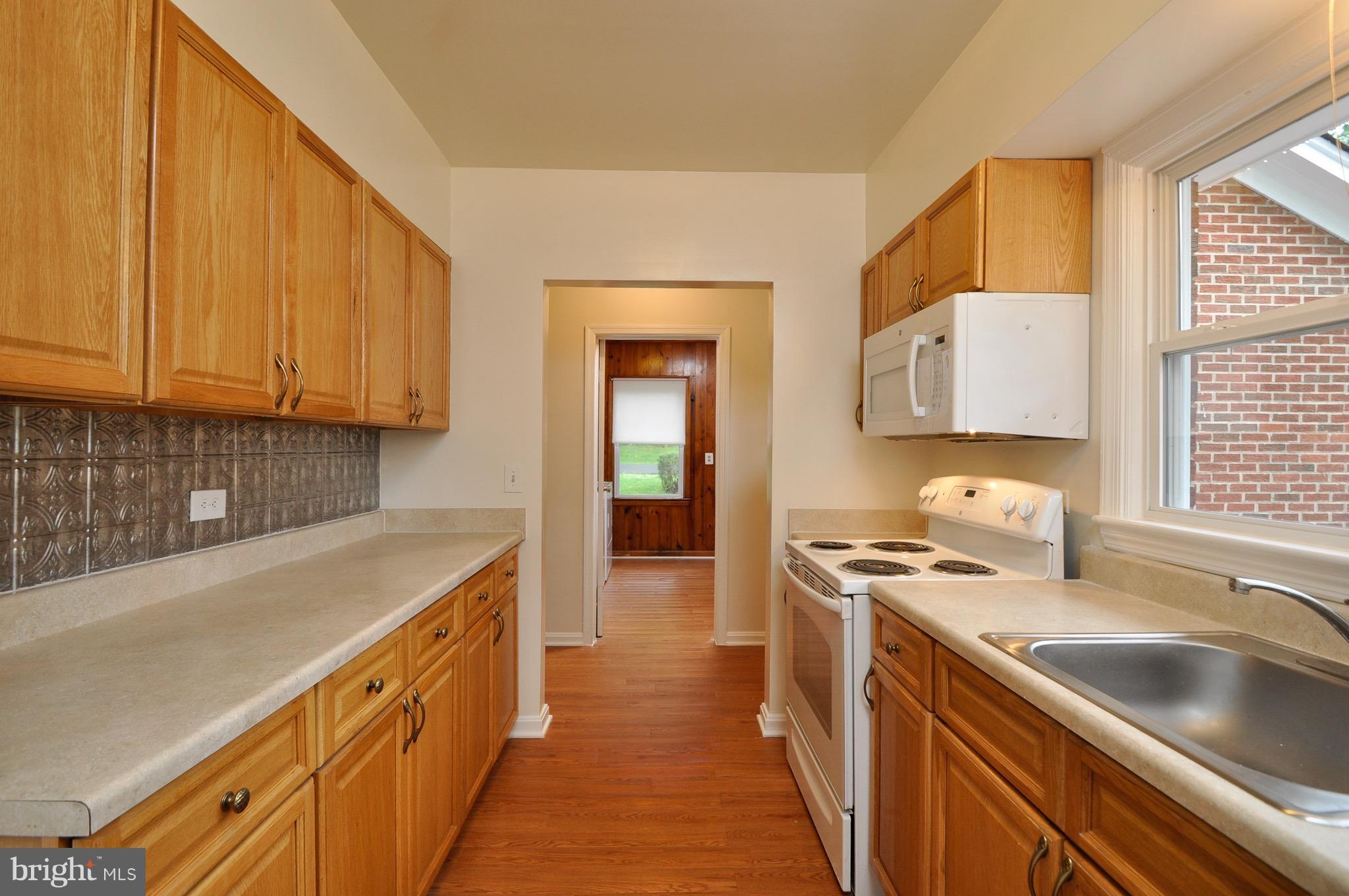 8812 Sudley Road Manassas, VA 20110 - Photo 8 of 30 Kitchen with upgrades