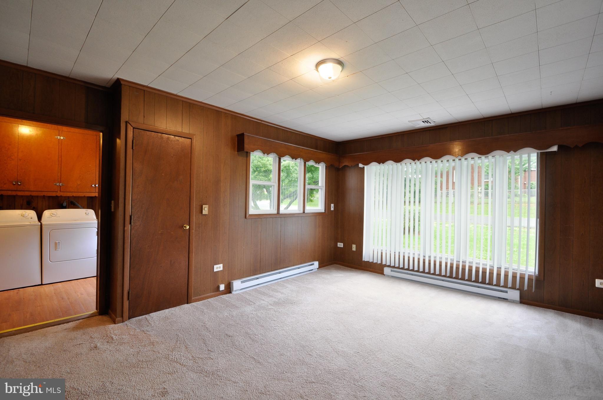8812 Sudley Road Manassas, VA 20110 - Photo 10 of 30 Family room