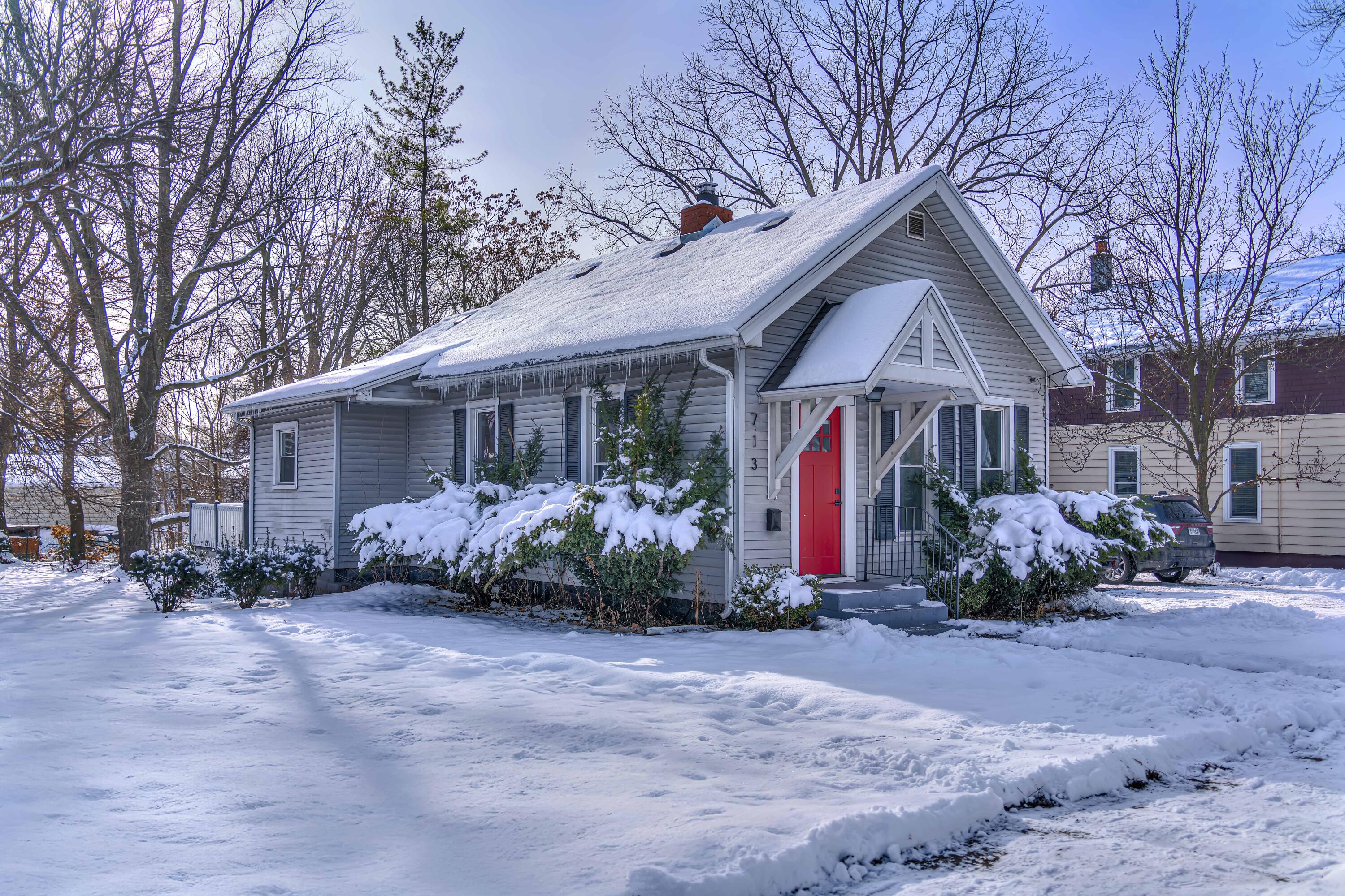 713 Webb Street Jackson, MI 49202 - Photo 1 of 20 713 Webb St Update 03