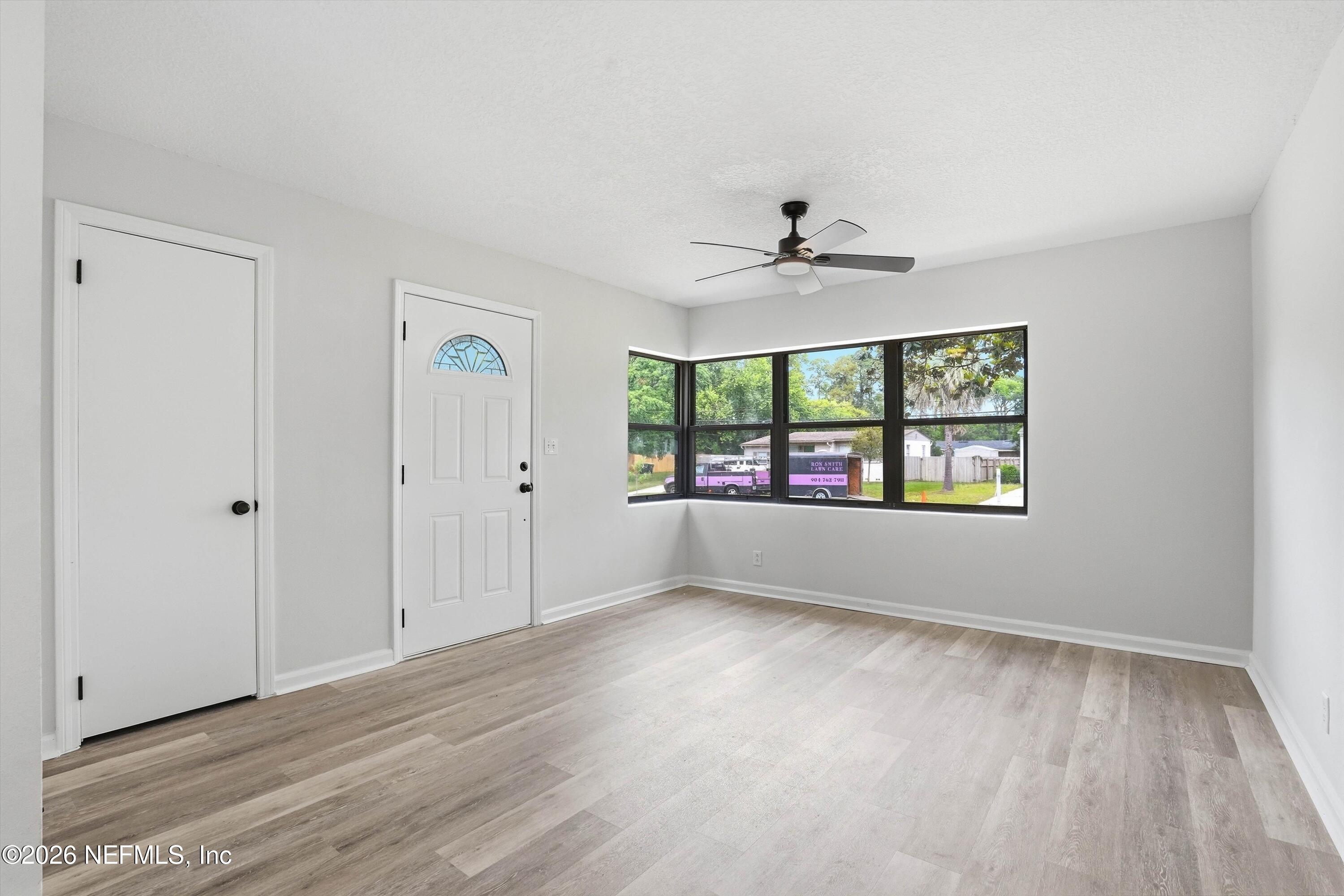 1138 Halifax Road Jacksonville, FL 32216 - Photo 16 of 69 08-Living Room