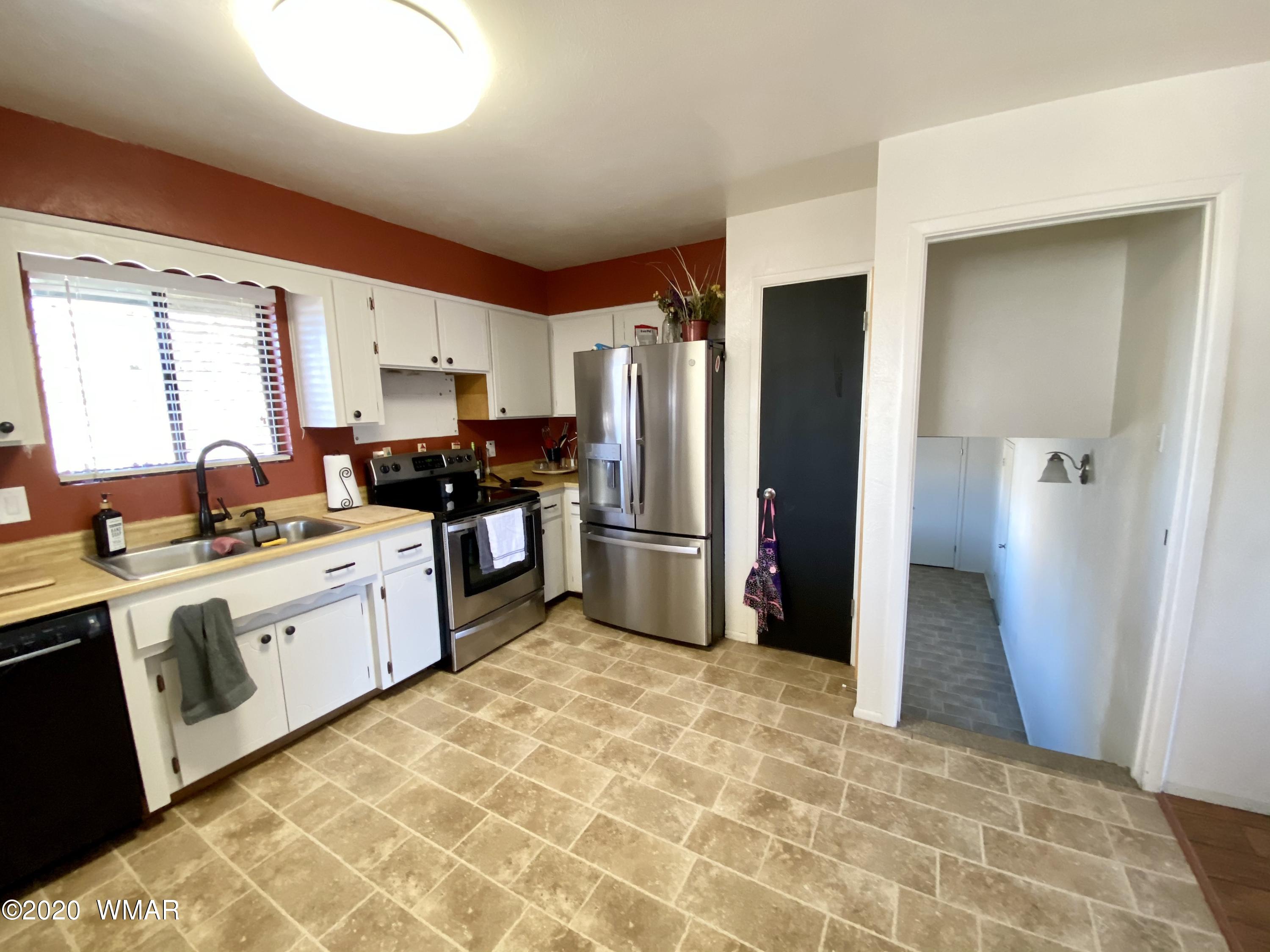 286 10th Street Eagar, AZ 85925 - Photo 11 of 24
