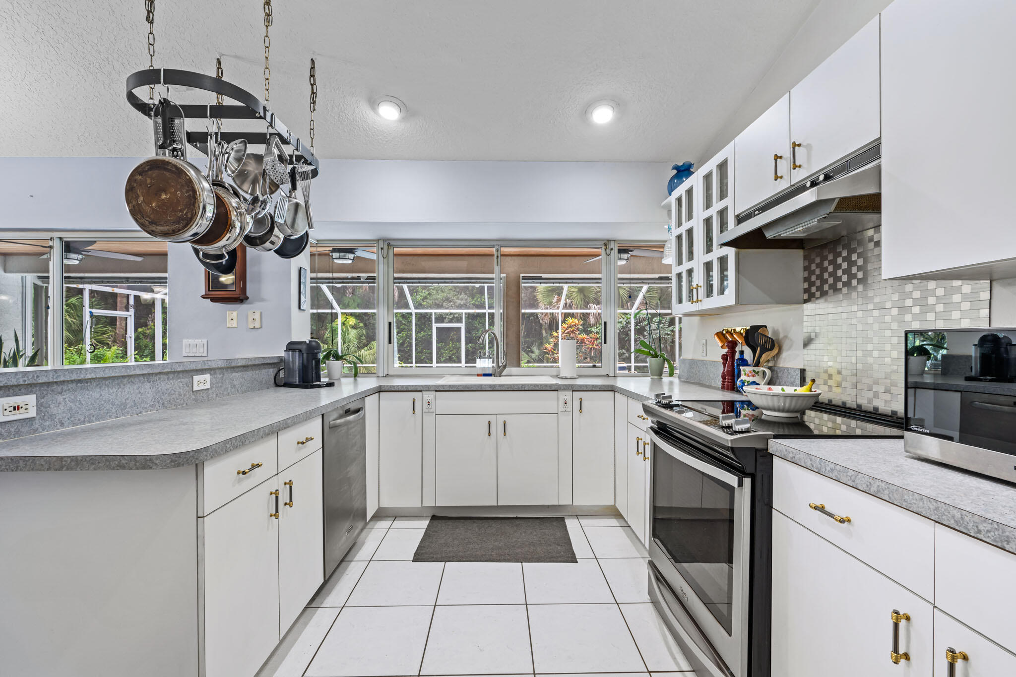 15884 N Road Loxahatchee Groves, FL 33470 - Photo 16 of 46 Kitchen
