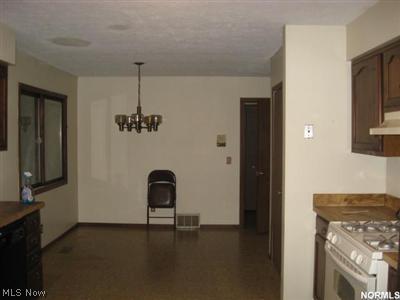 Large kitchen with dinette; main unit