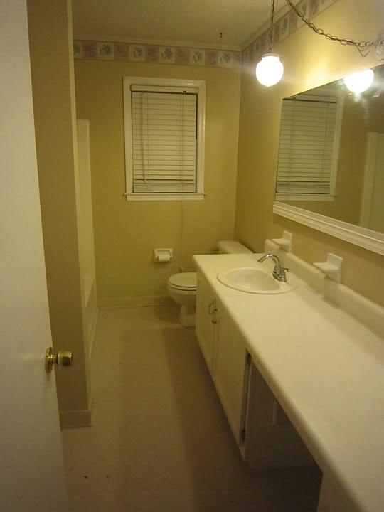 8171 Wainwright Road North Charleston, SC 29406 - Photo 8 of 11 Hall bathroom view 1
