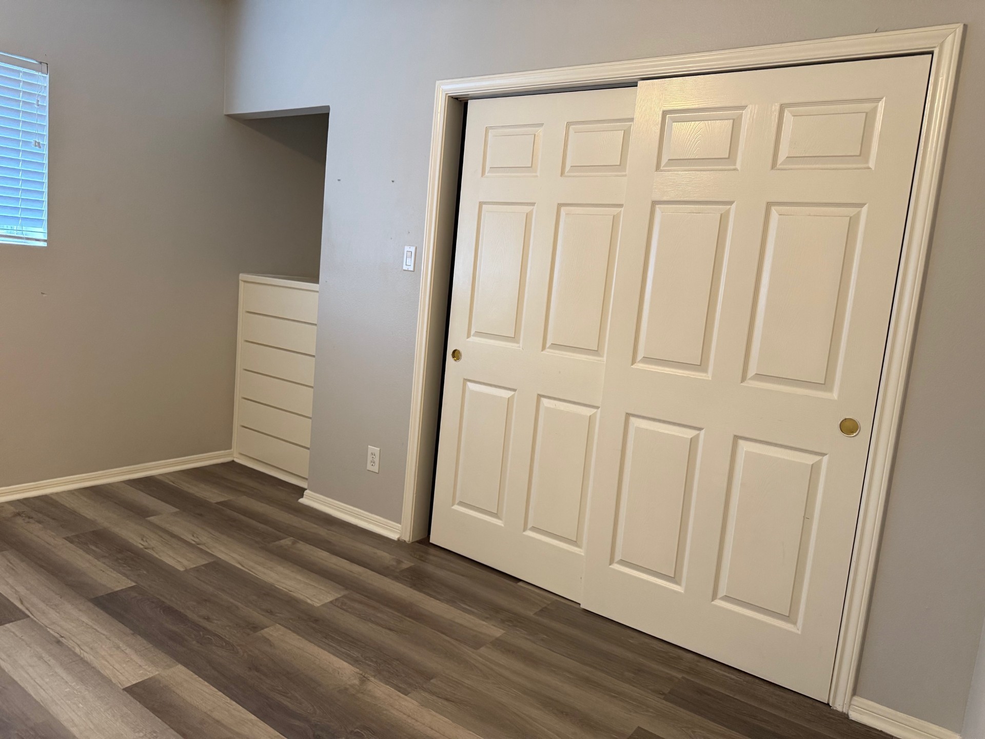 400 West Texas Avenue, Unit 2 Baytown, TX 77520 - Photo 7 of 12 an empty room with wooden floor