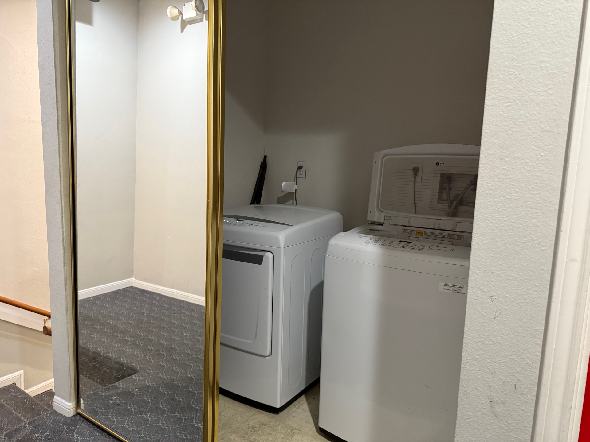 400 West Texas Avenue, Unit 2 Baytown, TX 77520 - Photo 10 of 12 a utility room with dryer and washer