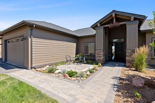$679,900 | 2213 Northeast Bunchgrass Court, Madras, OR 97741