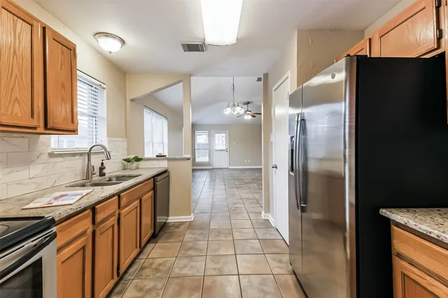 $1,750 | 10926 Waterview Circle, Montgomery, TX 77356