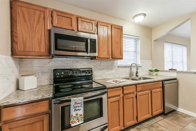 $1,750 | 10926 Waterview Circle, Montgomery, TX 77356