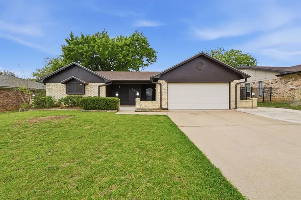 $375,000 | 3021 Mossy Oak Lane, Bedford, TX 76021