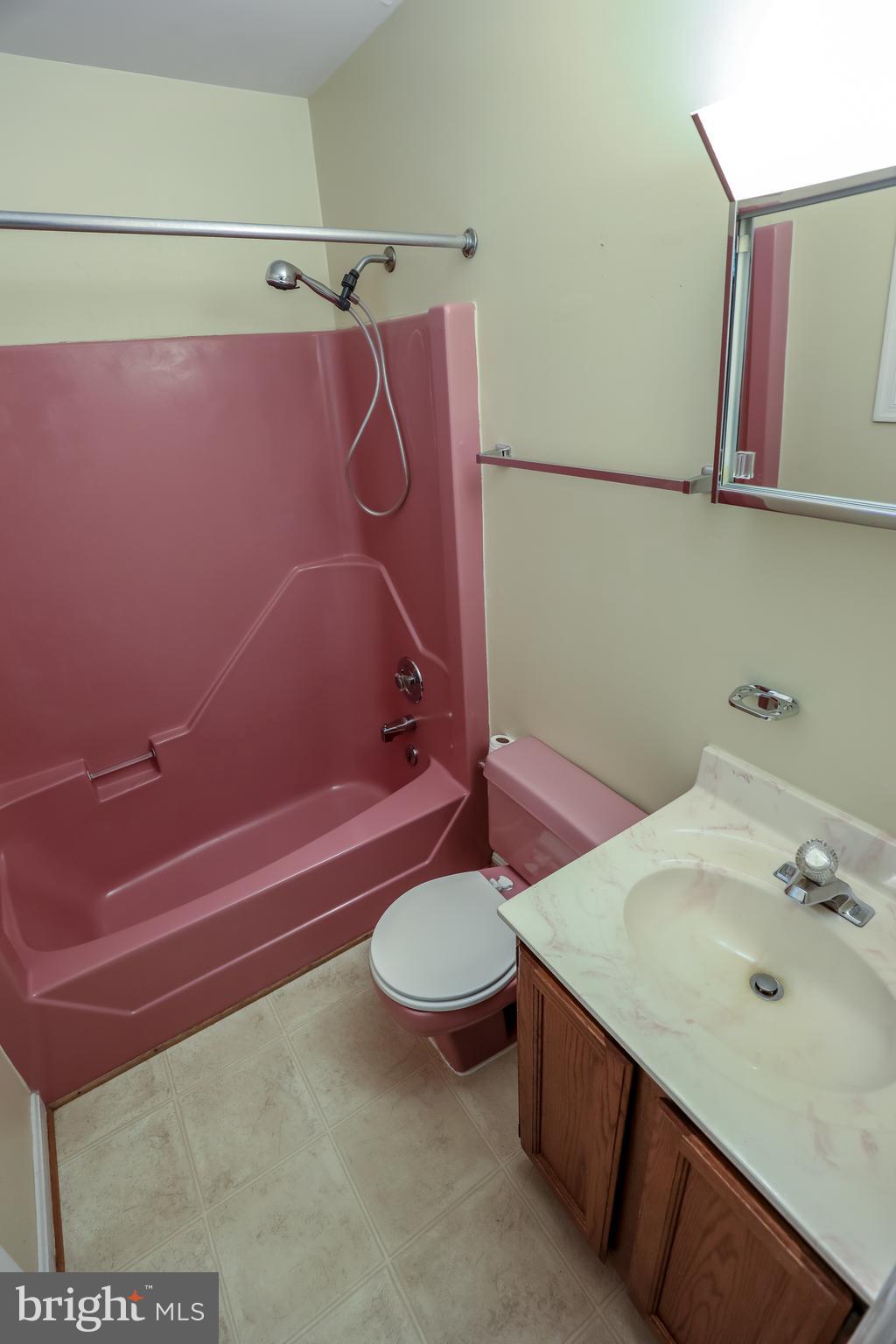 14307 Brandywine Heights Road Brandywine, MD 20613 - Photo 16 of 25 retro colors in bath