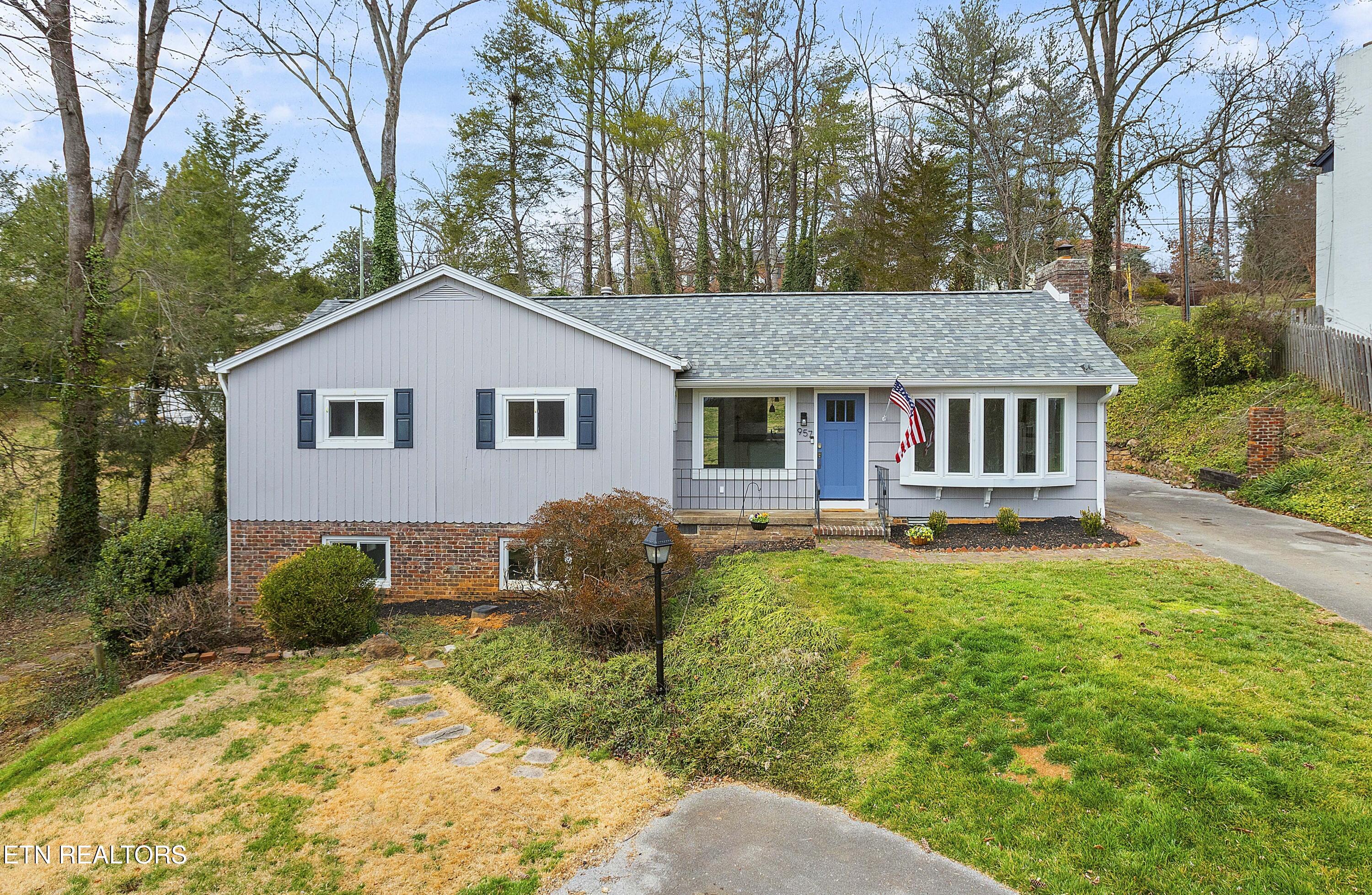 957 Bluff View Road Southwest Knoxville, TN 37919 - Photo 1 of 34 957 Bluff View