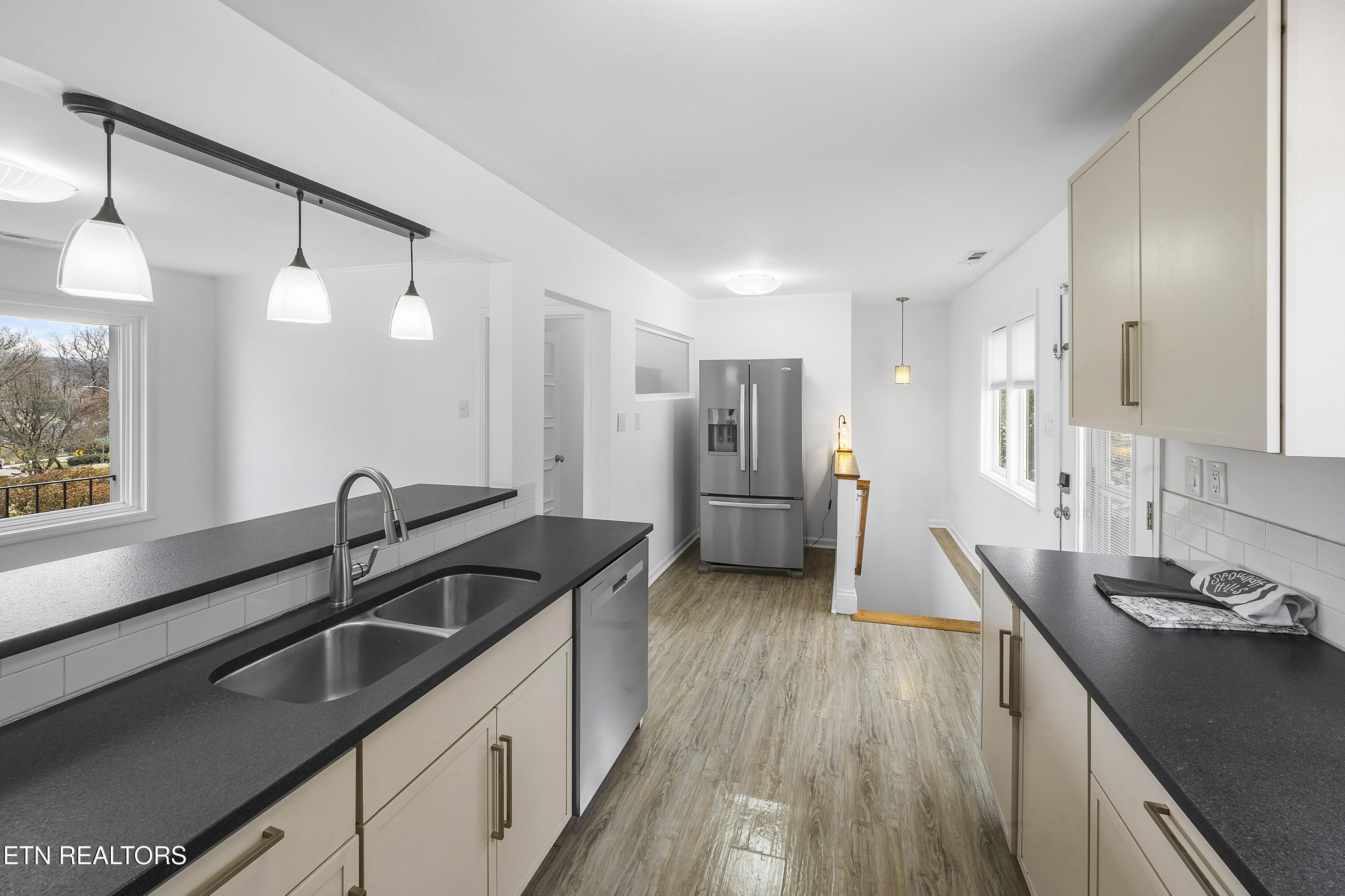 957 Bluff View Road Southwest Knoxville, TN 37919 - Photo 13 of 34 Kitchen