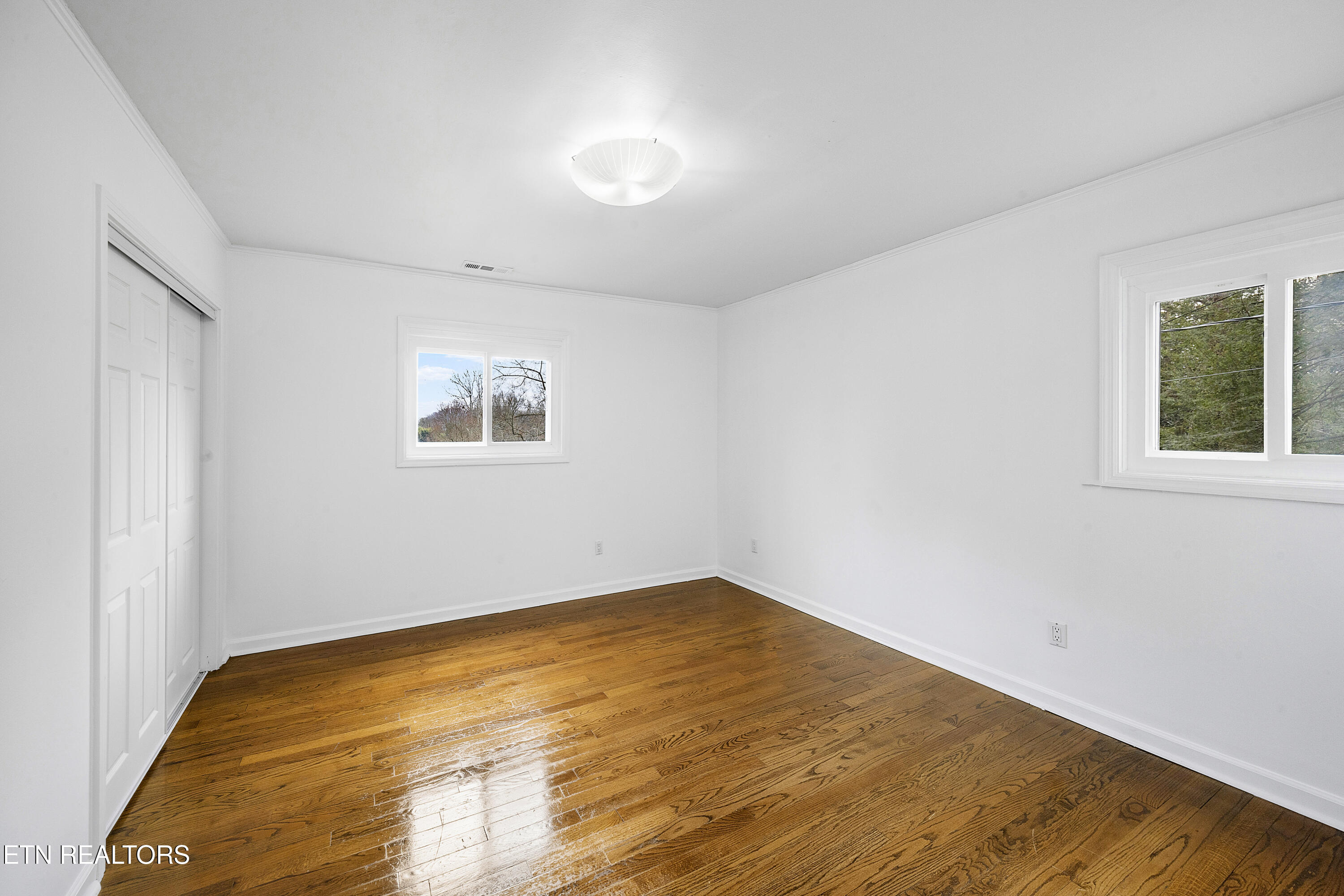 957 Bluff View Road Southwest Knoxville, TN 37919 - Photo 18 of 34 Primary Bedroom