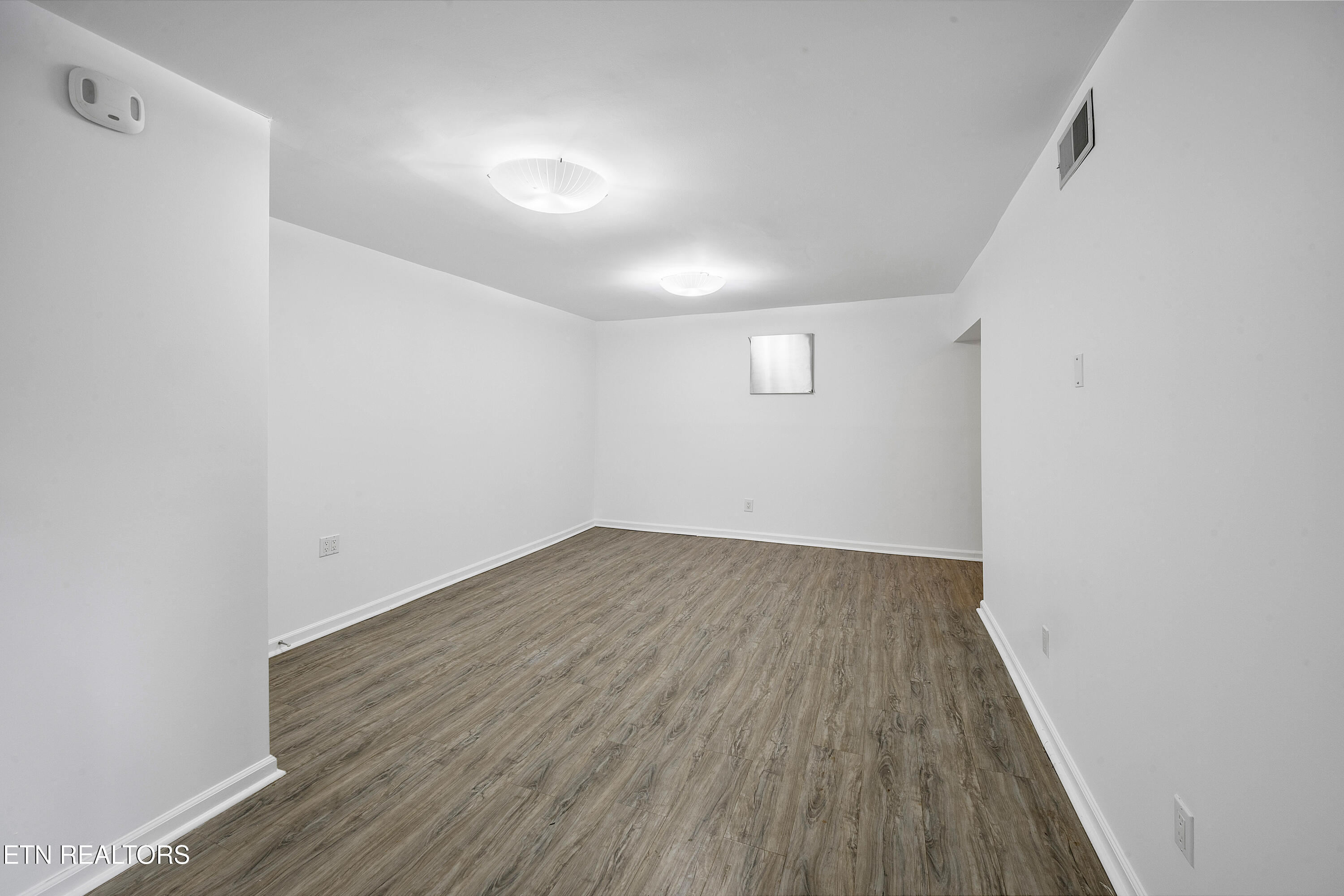 957 Bluff View Road Southwest Knoxville, TN 37919 - Photo 21 of 34 Family Room