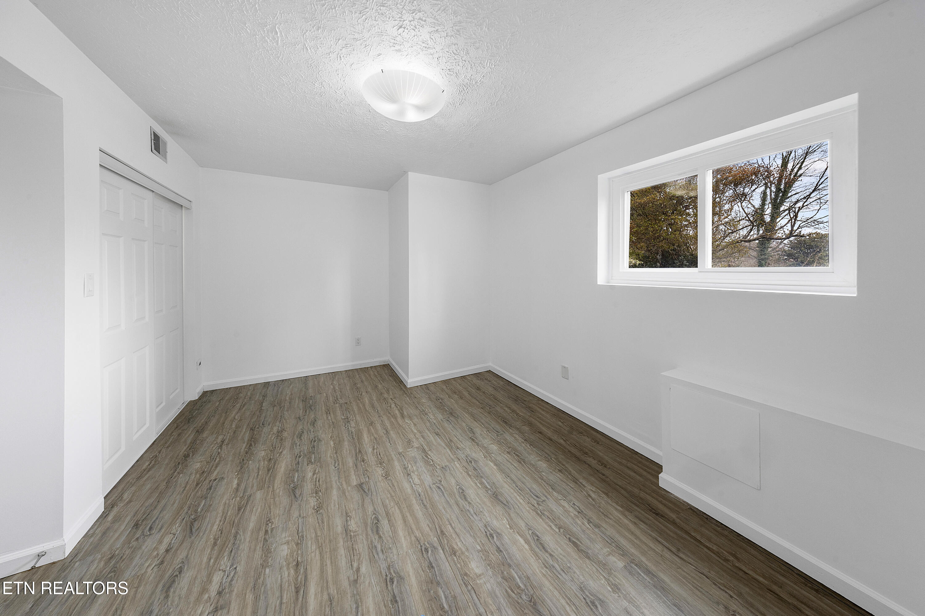 957 Bluff View Road Southwest Knoxville, TN 37919 - Photo 23 of 34 Bedroom 4
