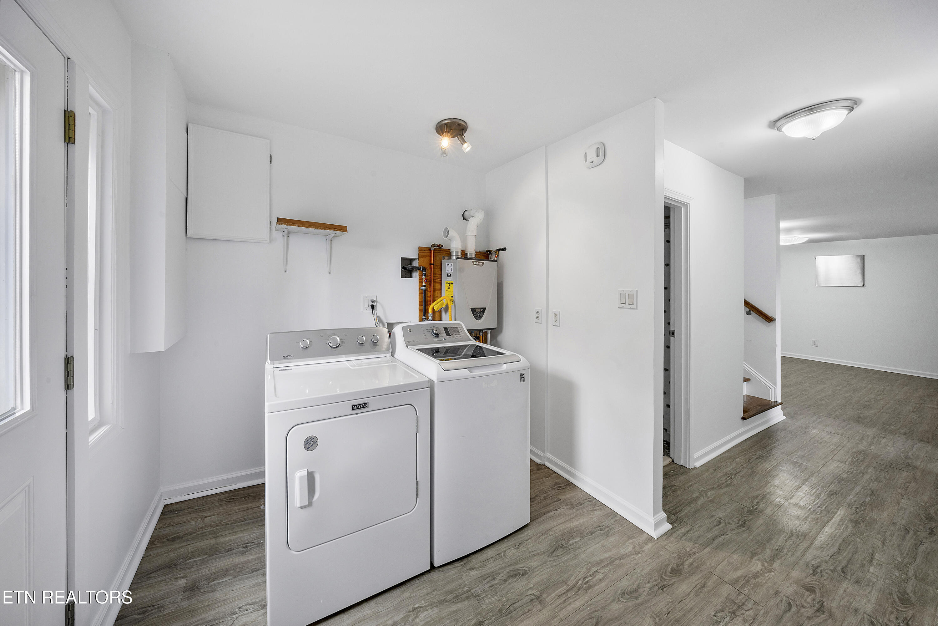 957 Bluff View Road Southwest Knoxville, TN 37919 - Photo 25 of 34 Laundry Room