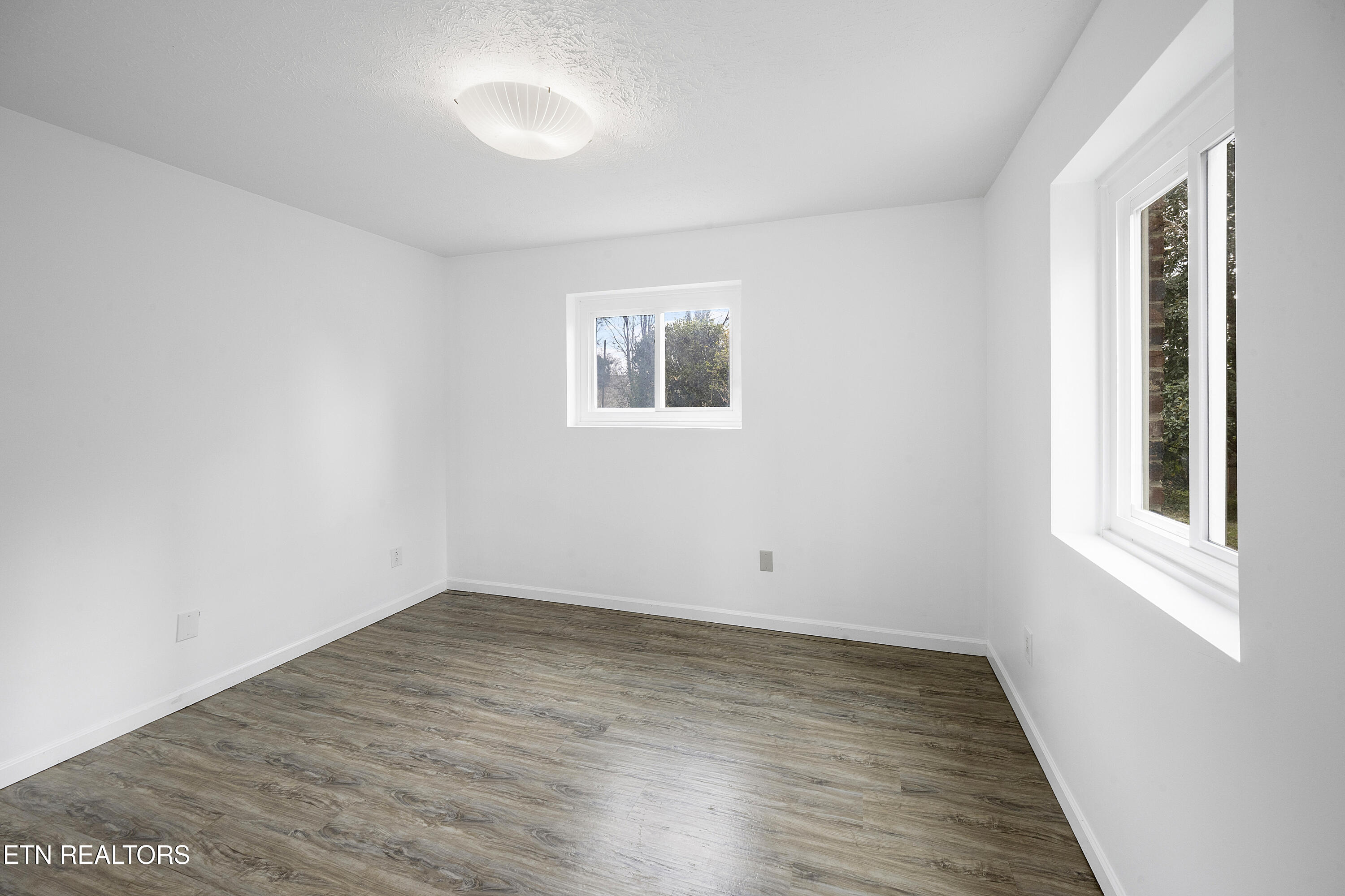 957 Bluff View Road Southwest Knoxville, TN 37919 - Photo 27 of 34 Bedroom 5