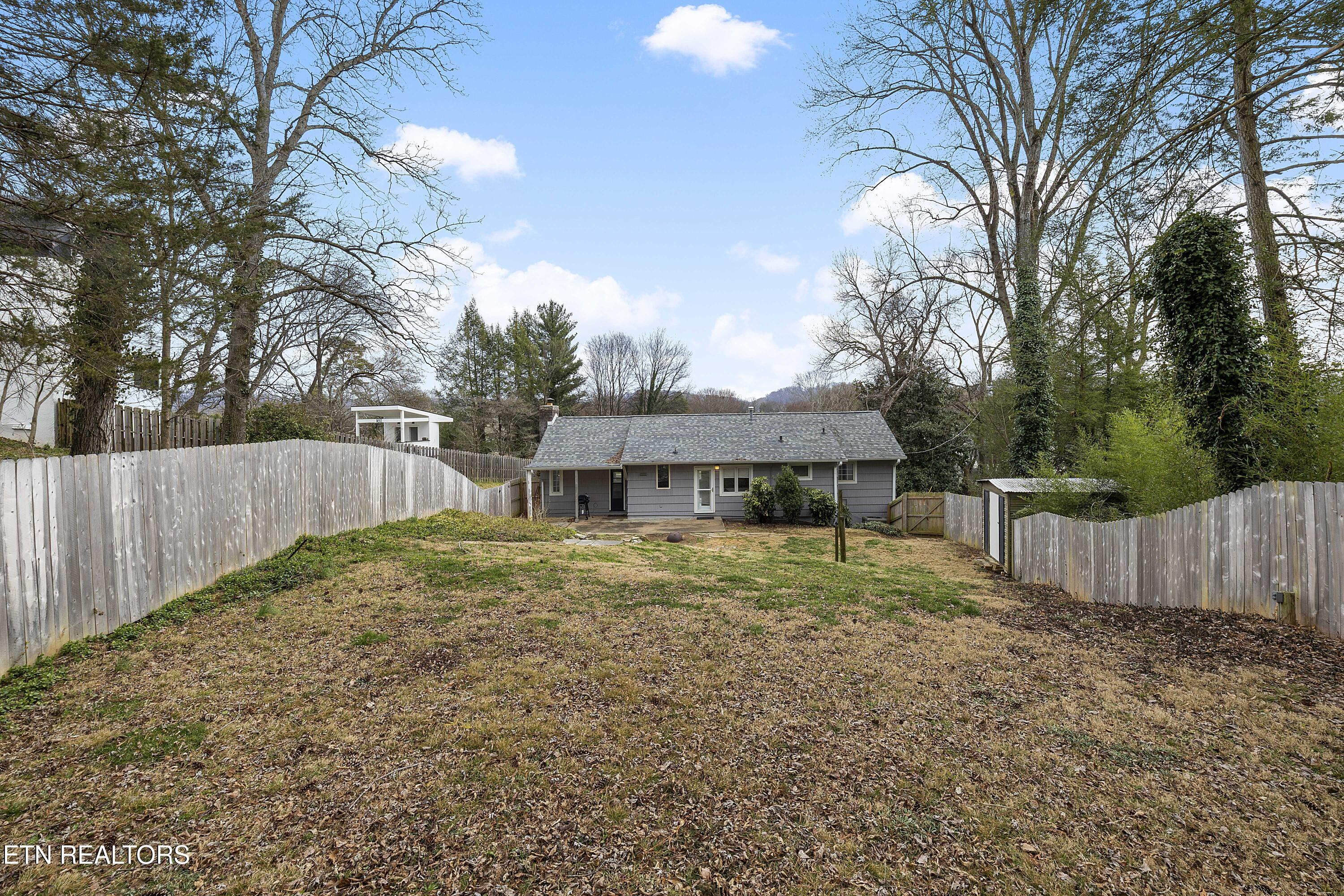 957 Bluff View Road Southwest Knoxville, TN 37919 - Photo 31 of 34 Super Deep Fenced Backyard