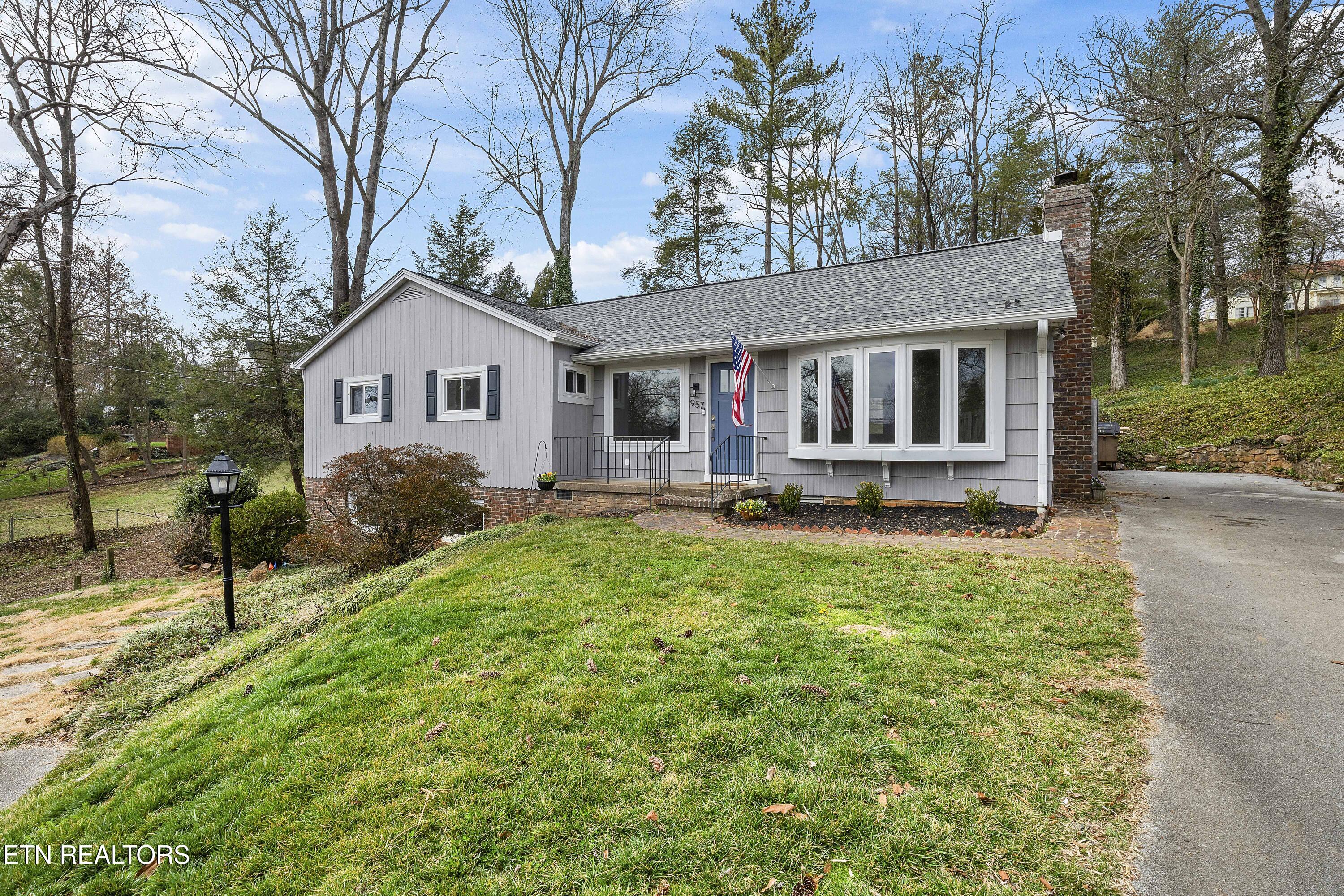 957 Bluff View Road Southwest Knoxville, TN 37919 - Photo 33 of 34 957 Bluff View