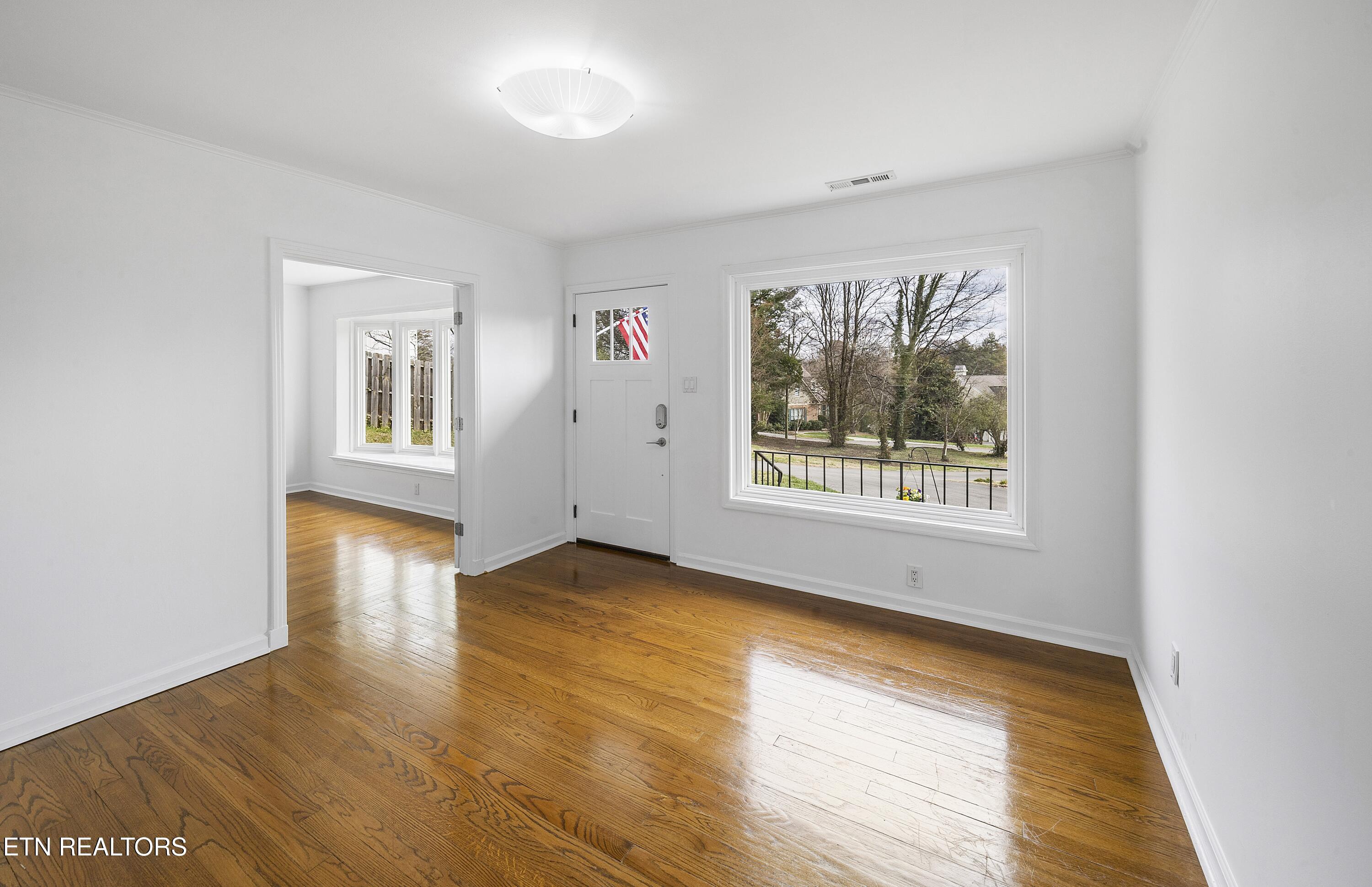 957 Bluff View Road Southwest Knoxville, TN 37919 - Photo 5 of 34 Keeping Room