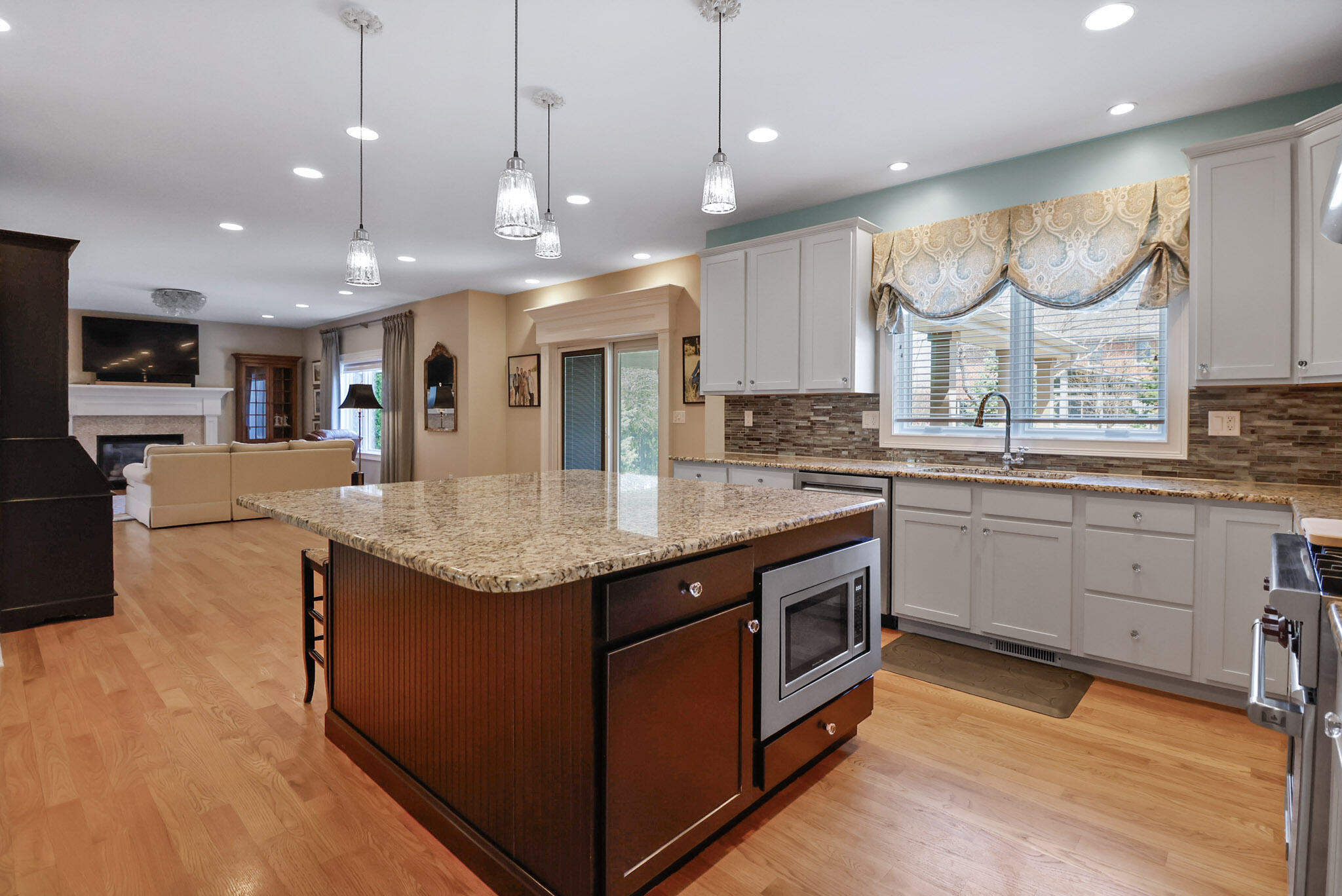 10221 Treadway Road Munster, IN 46321 - Photo 7 of 51 2048x1368