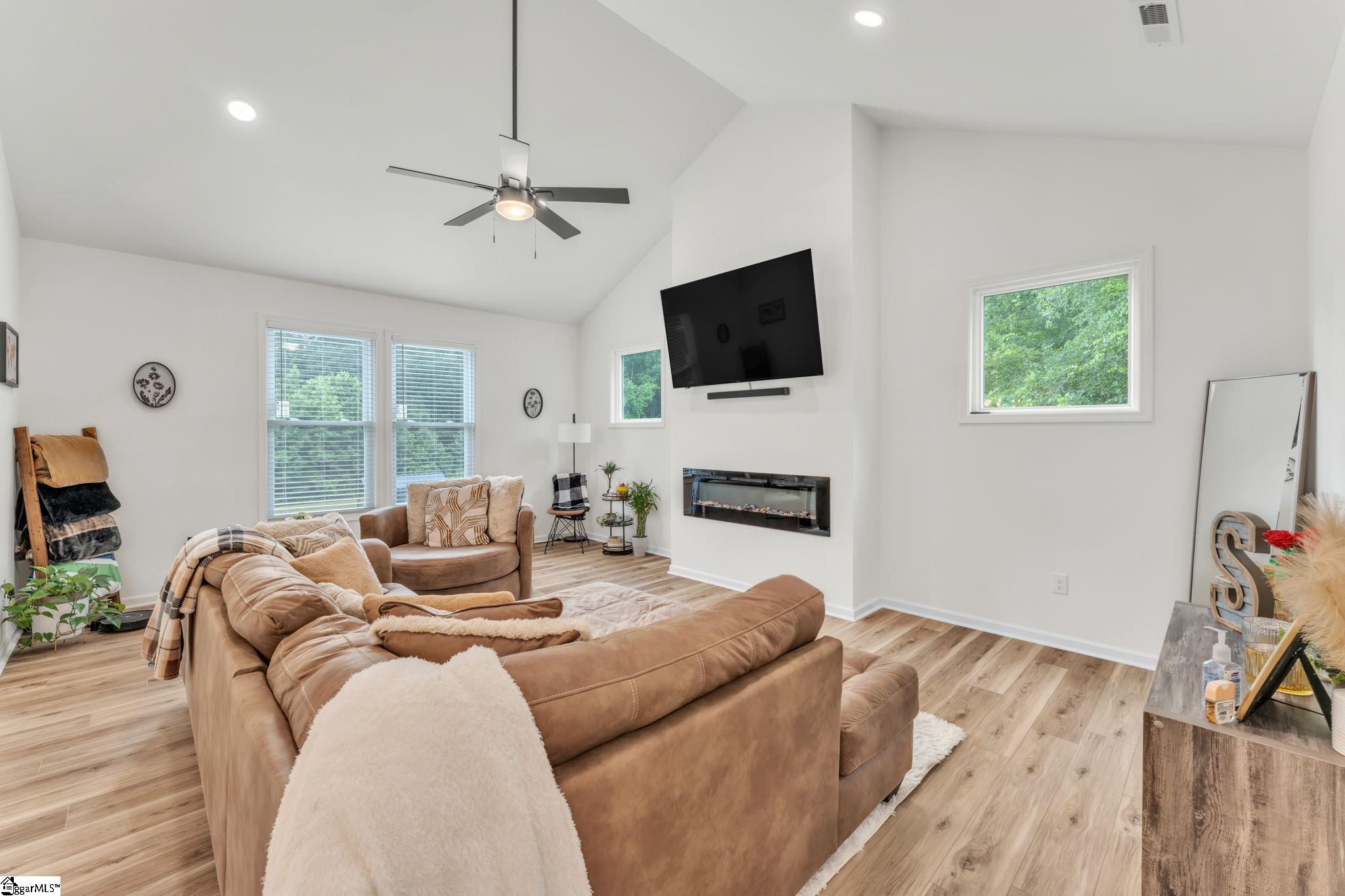 404 Burrell Street Pendleton, SC 29670 - Photo 6 of 33