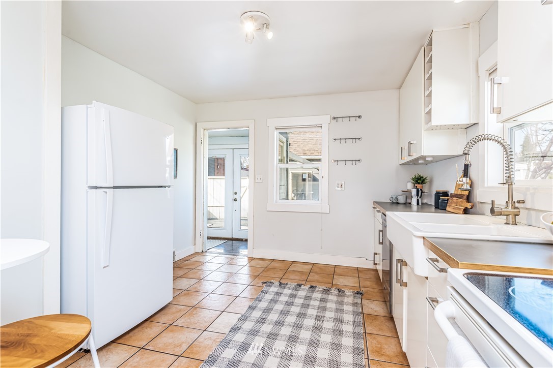 1112 North 80th Street Seattle, WA 98103 - Photo 12 of 24