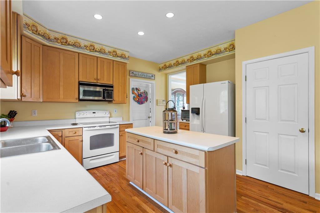 241 Field Club Circle McKees Rocks, PA 15136 - Photo 10 of 25