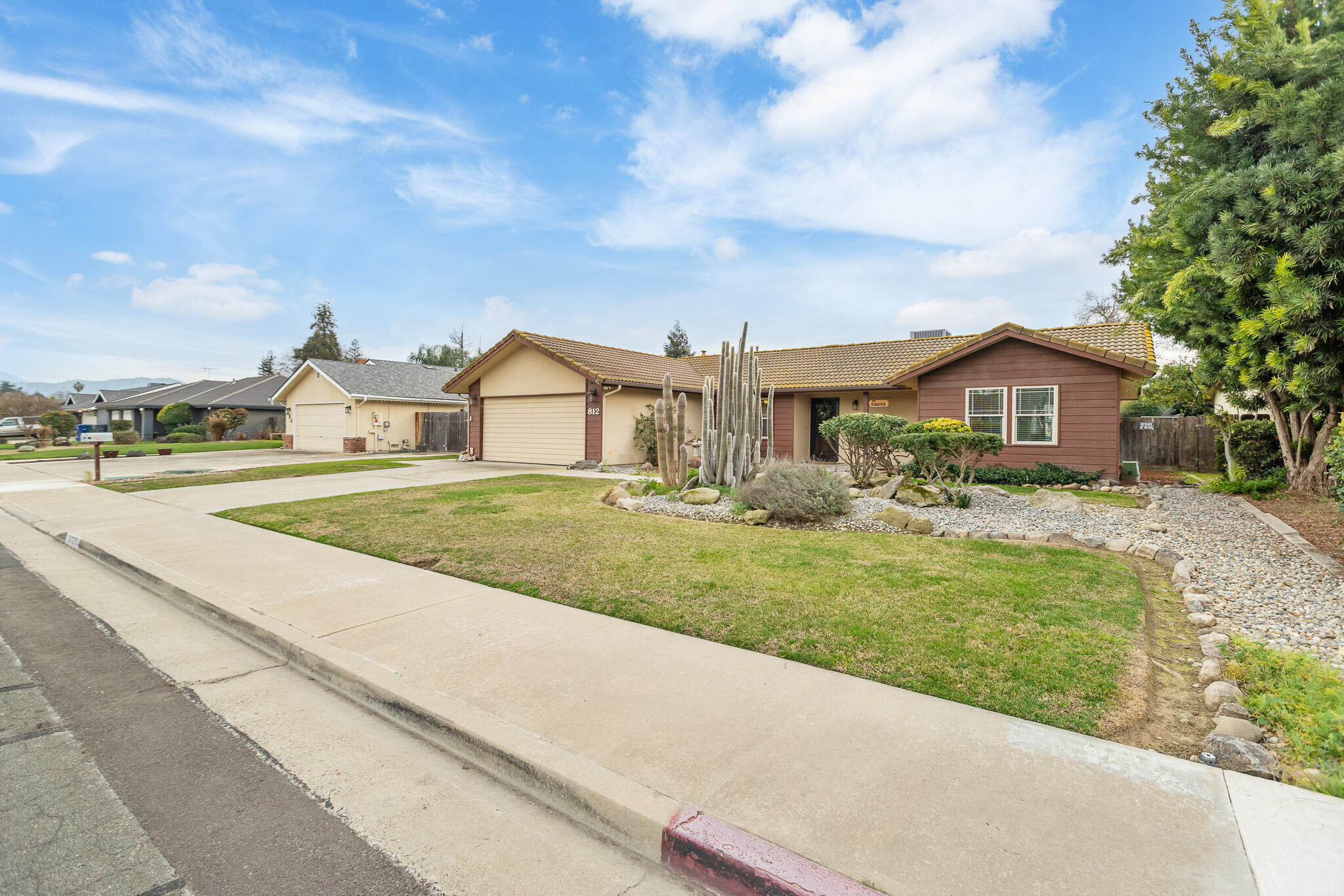 812 Woods Place Exeter, CA 93221 - Photo 31 of 47 39 Exterior Right
