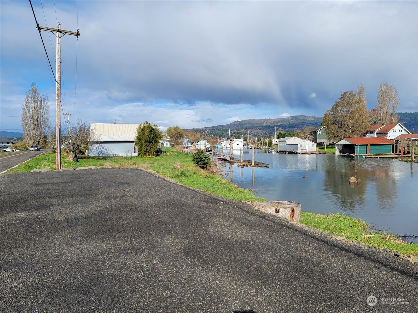 239 North Welcome Slough Road Cathlamet, WA 98612 - Photo 11 of 19 Gallery Image 11