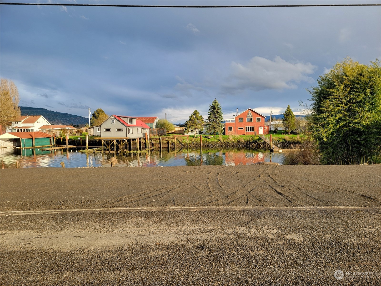 239 North Welcome Slough Road Cathlamet, WA 98612 - Photo 4 of 19 Gallery Image 4