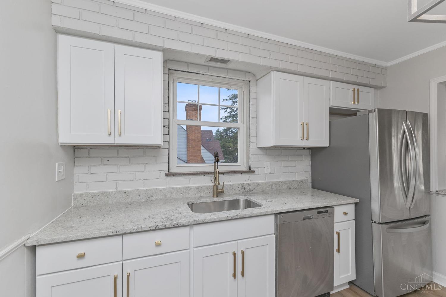 5541 Vogel Road Cincinnati, OH 45239 - Photo 7 of 36