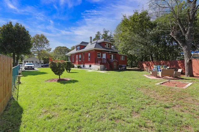 a view of a house with a backyard