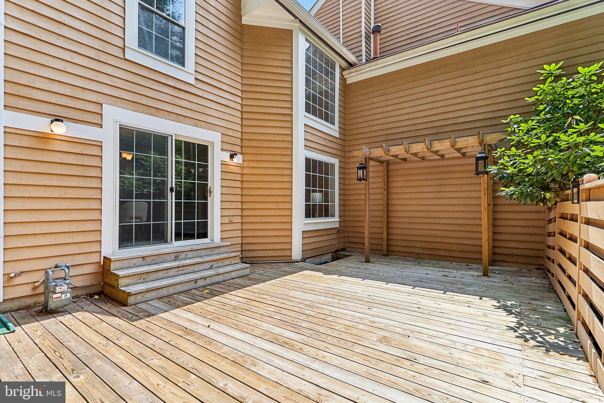 11751 Arbor Glen Way Reston, VA 20194 - Photo 15 of 18 Enclosed private deck