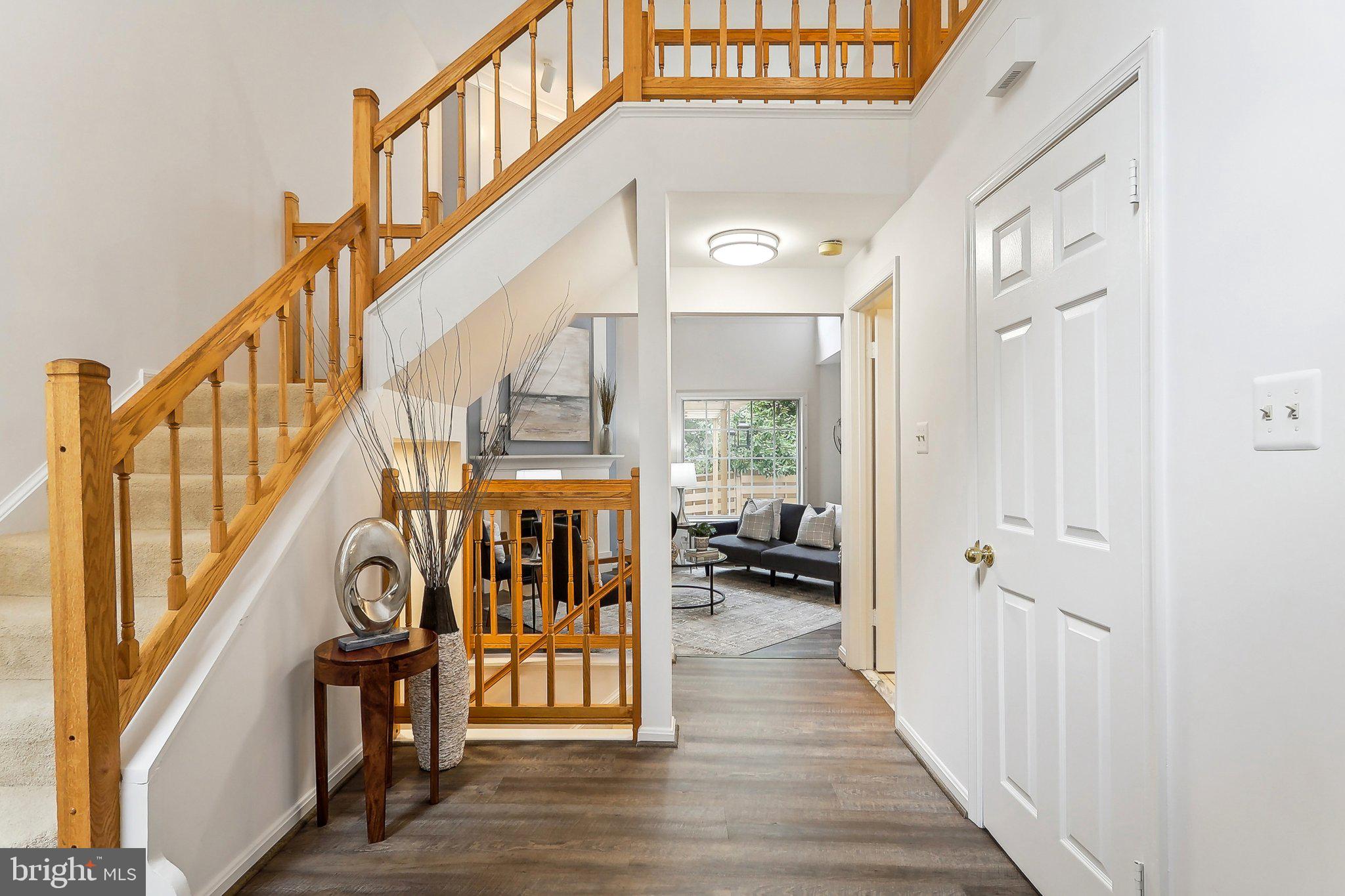 11751 Arbor Glen Way Reston, VA 20194 - Photo 2 of 18 2-story foyer