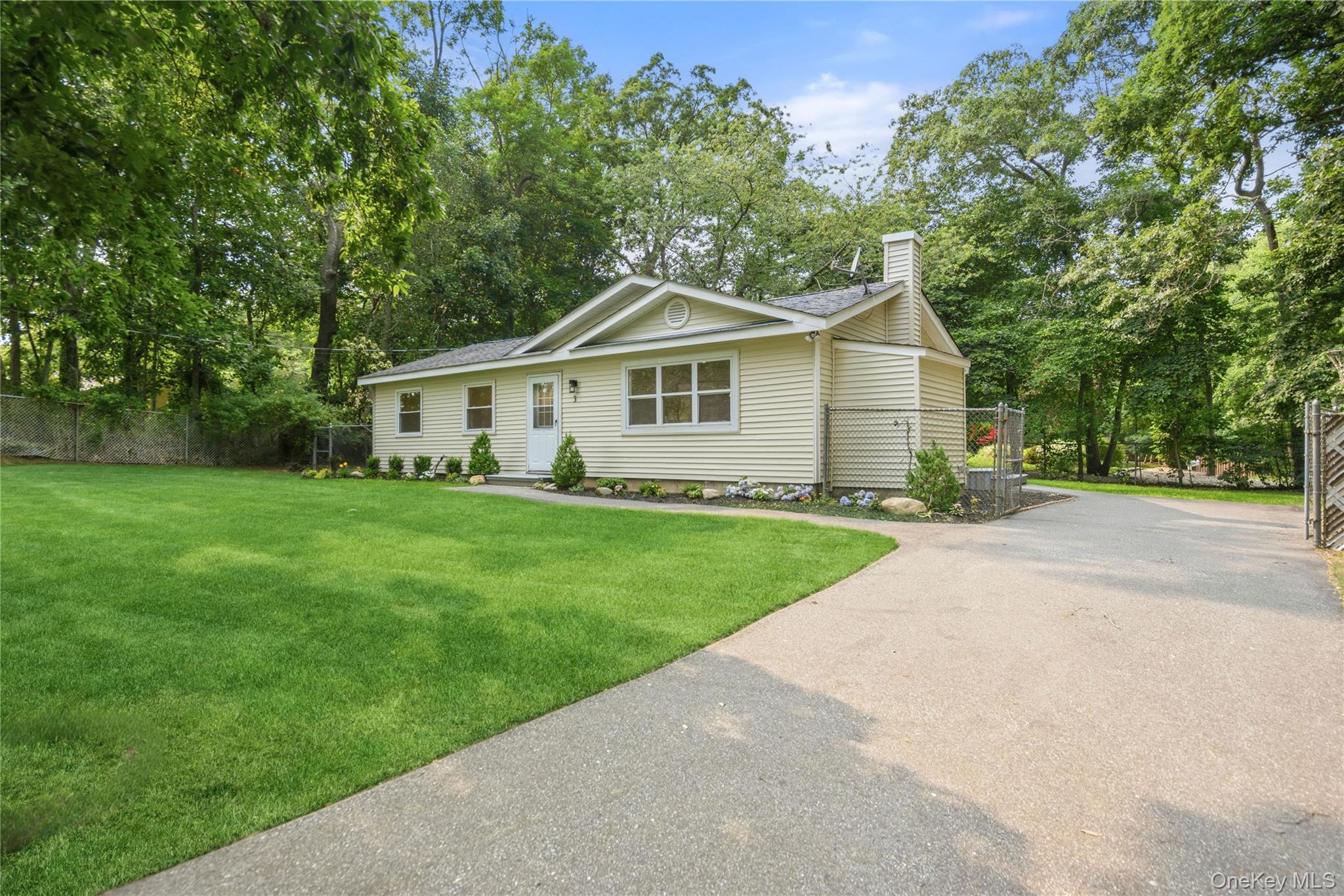 3 Aspen Road Mastic Beach, NY 11951 - Photo 3 of 33 Gallery Image 3