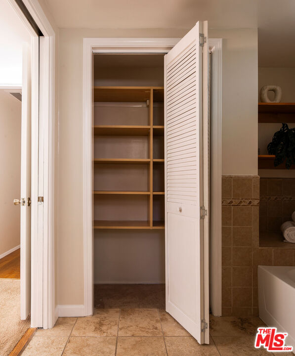 478 Devonwood Road Altadena, CA 91001 - Photo 20 of 42 a bathroom with a toilet and a shower